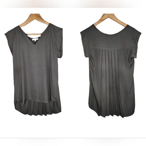 Pleione Chloe Split Neck Pleated Back Top in Green Size XS - Picture 1 of 7